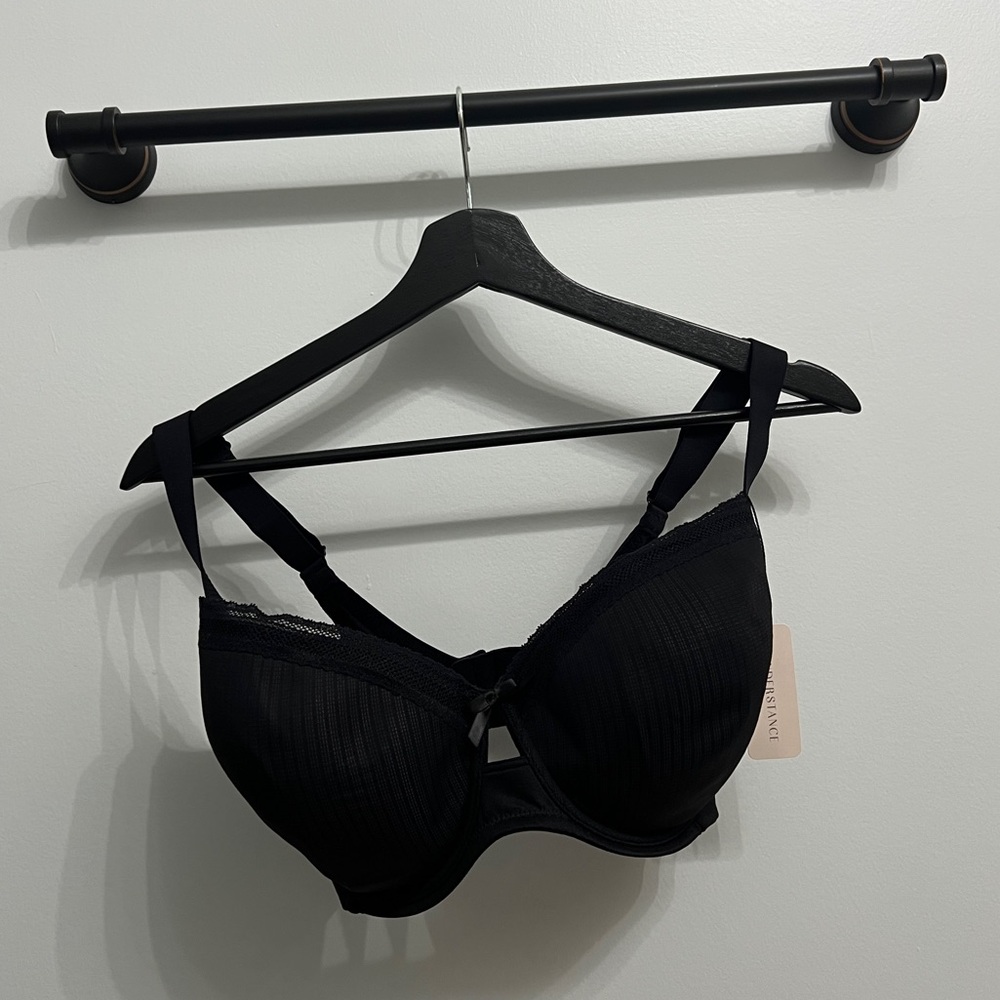 NWT 30I Black Lightly Padded Bra